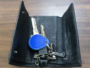 <a href='/2024/1202/c2163a163776/page.html' target='_blank' title='黑色钥匙收纳包一个'>黑色钥匙收纳包一个</a>