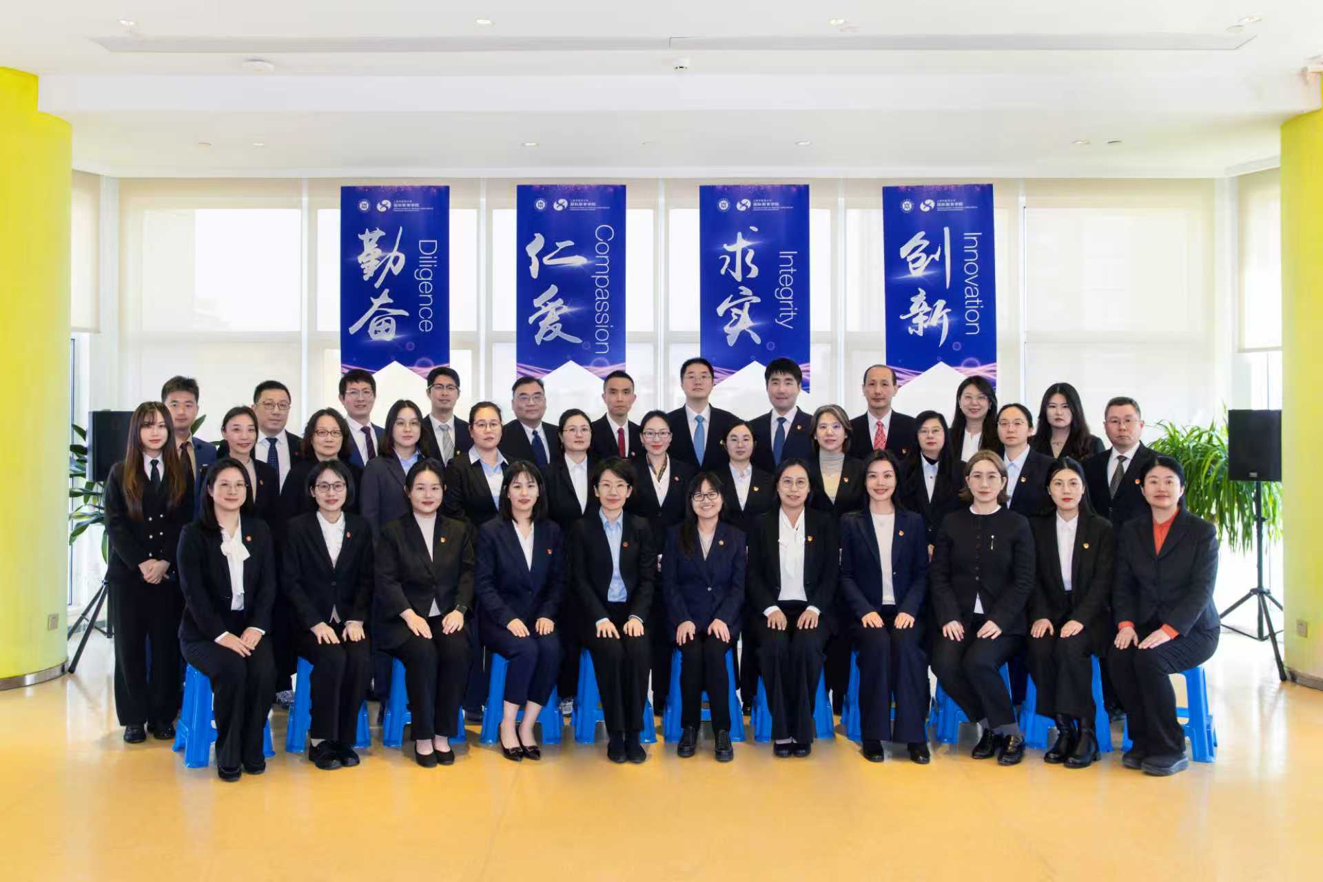致敬最美劳动者/BEAT365国际教育学院荣获2026年全国工人先锋号（全国五一巾帼标兵岗）